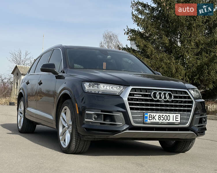 Позашляховик / Кросовер Audi Q7 2017 в Рівному