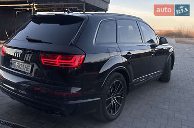 Позашляховик / Кросовер Audi Q7 2016 в 