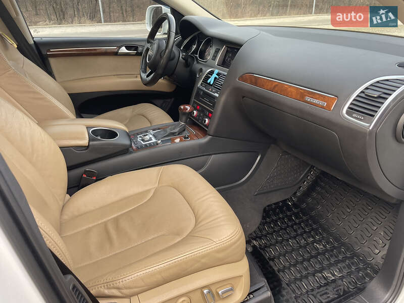 Позашляховик / Кросовер Audi Q7 2014 в Дніпрі