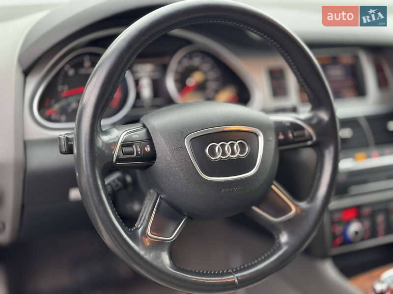 Позашляховик / Кросовер Audi Q7 2013 в Умані