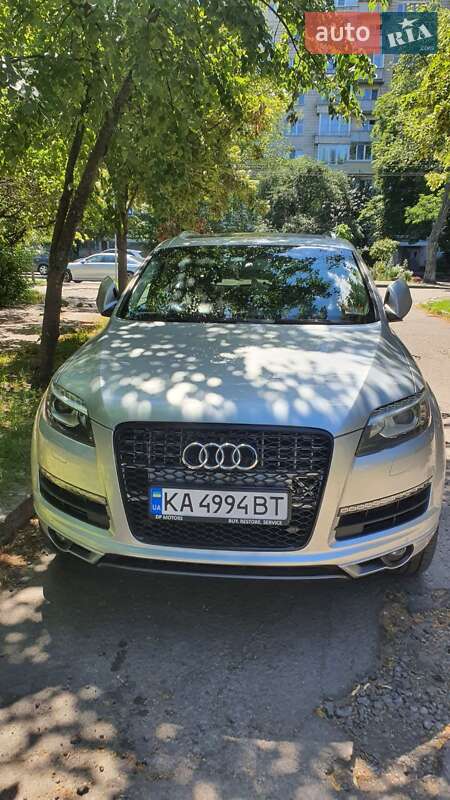 Внедорожник / Кроссовер Audi Q7 2015 в 