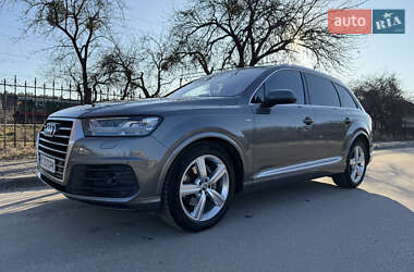 Внедорожник / Кроссовер Audi Q7 2015 в 