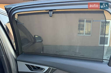 Внедорожник / Кроссовер Audi Q7 2015 в 