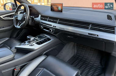 Внедорожник / Кроссовер Audi Q7 2015 в 