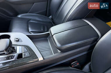 Внедорожник / Кроссовер Audi Q7 2015 в 