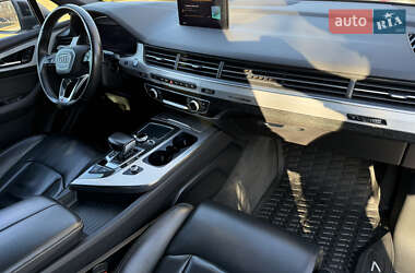 Внедорожник / Кроссовер Audi Q7 2015 в 