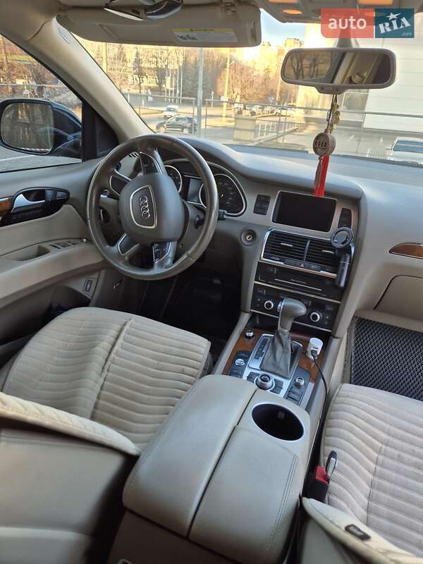 Внедорожник / Кроссовер Audi Q7 2013 в Черновцах