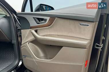 Внедорожник / Кроссовер Audi Q7 2016 в 