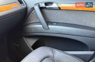 Позашляховик / Кросовер Audi Q7 2013 в 