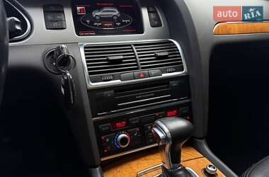 Позашляховик / Кросовер Audi Q7 2013 в 