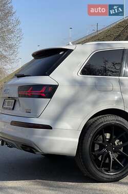 Внедорожник / Кроссовер Audi Q7 2017 в 