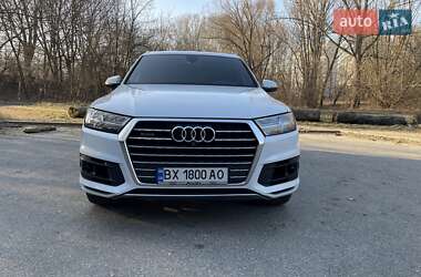 Внедорожник / Кроссовер Audi Q7 2017 в 