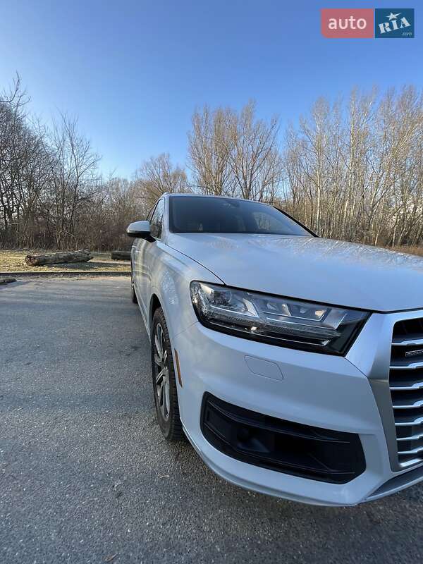 Внедорожник / Кроссовер Audi Q7 2017 в Хмельницком