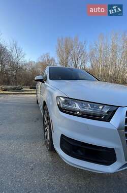 Внедорожник / Кроссовер Audi Q7 2017 в 