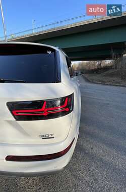 Внедорожник / Кроссовер Audi Q7 2017 в 