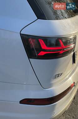 Внедорожник / Кроссовер Audi Q7 2017 в 