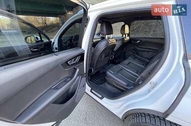 Внедорожник / Кроссовер Audi Q7 2017 в 