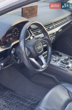 Внедорожник / Кроссовер Audi Q7 2017 в 