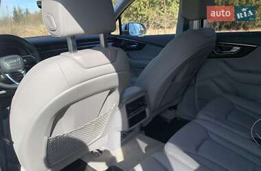 Внедорожник / Кроссовер Audi Q7 2022 в 