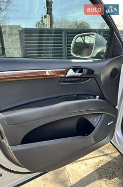 Внедорожник / Кроссовер Audi Q7 2011 в 