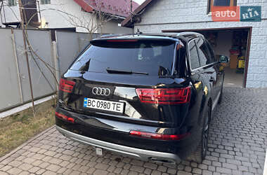 Позашляховик / Кросовер Audi Q7 2018 в 