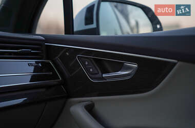 Внедорожник / Кроссовер Audi Q7 2020 в 