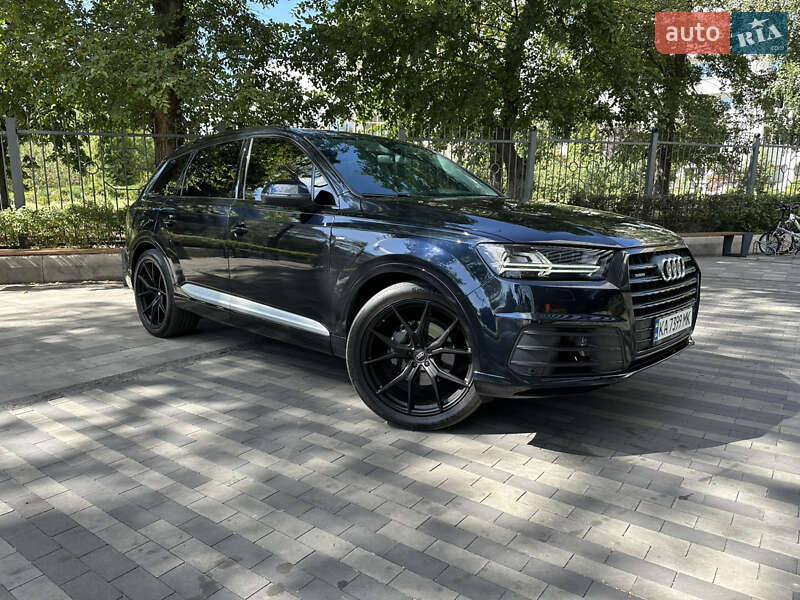 Внедорожник / Кроссовер Audi Q7 2016 в 