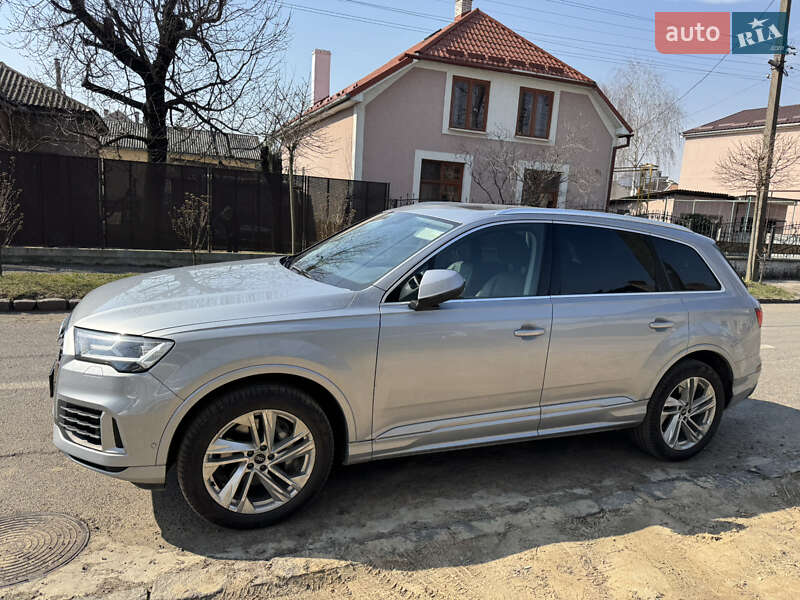 Внедорожник / Кроссовер Audi Q7 2020 в Ужгороде