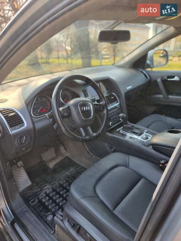 Позашляховик / Кросовер Audi Q7 2006 в Ужгороді