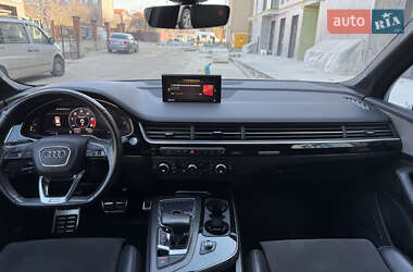 Внедорожник / Кроссовер Audi Q7 2017 в 