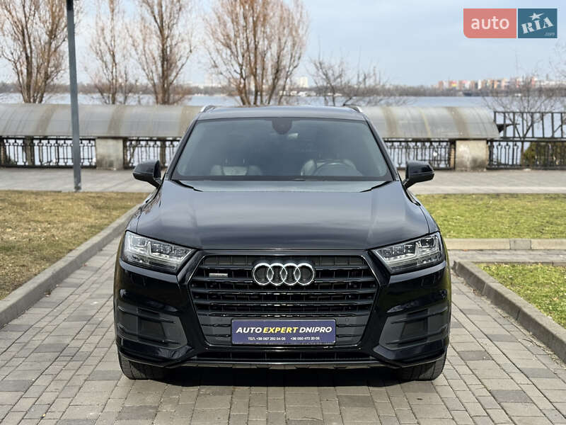 Внедорожник / Кроссовер Audi Q7 2017 в Днепре