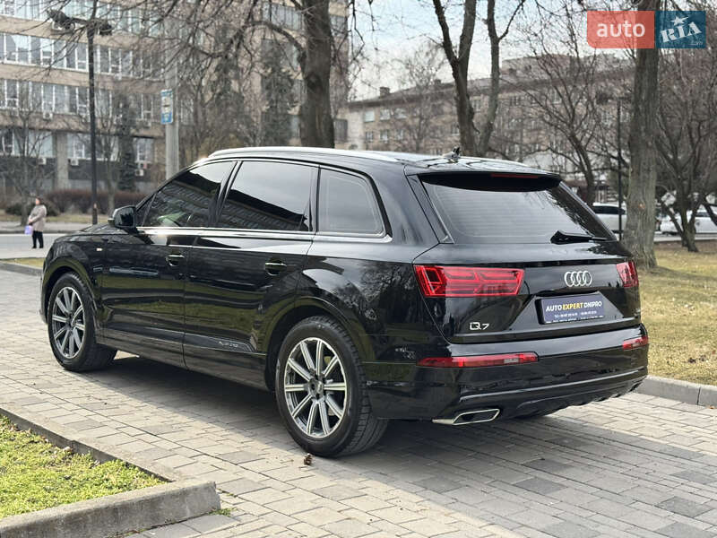 Внедорожник / Кроссовер Audi Q7 2017 в Днепре