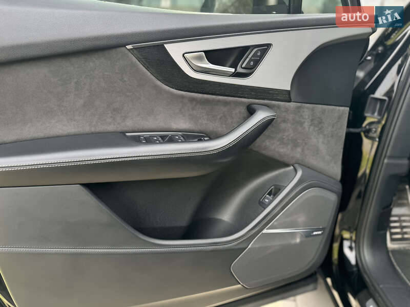 Внедорожник / Кроссовер Audi Q7 2017 в Днепре