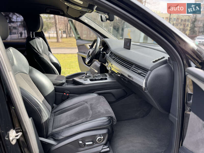 Внедорожник / Кроссовер Audi Q7 2017 в Днепре