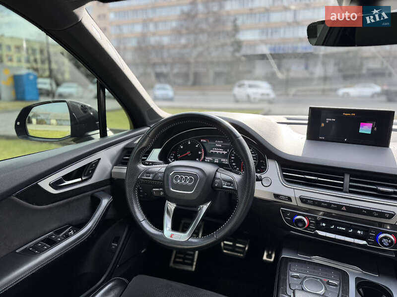 Внедорожник / Кроссовер Audi Q7 2017 в Днепре