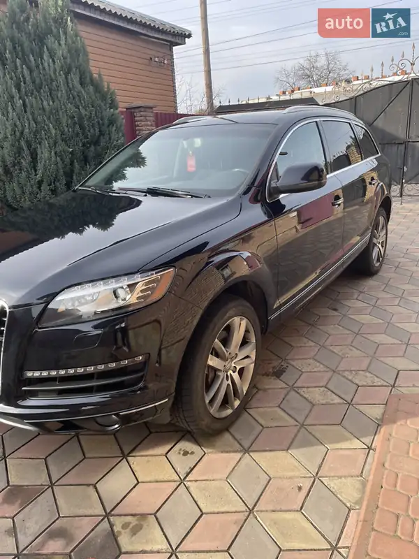 Внедорожник / Кроссовер Audi Q7 2012 в 
