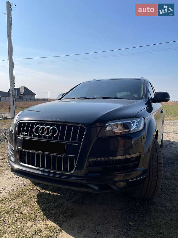 Позашляховик / Кросовер Audi Q7 2012 в Вараші