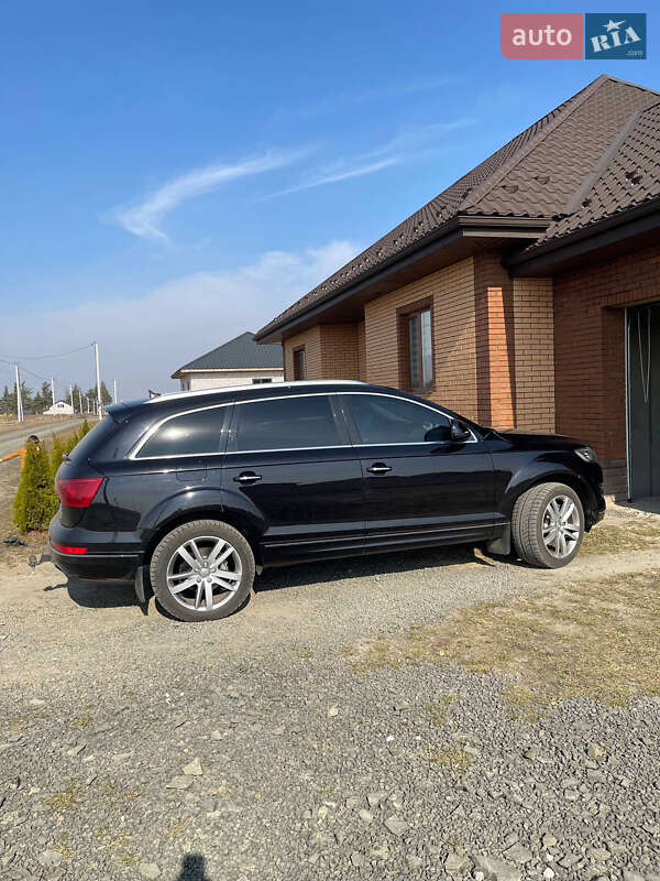 Позашляховик / Кросовер Audi Q7 2012 в Вараші