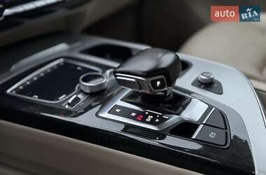 Внедорожник / Кроссовер Audi Q7 2016 в 