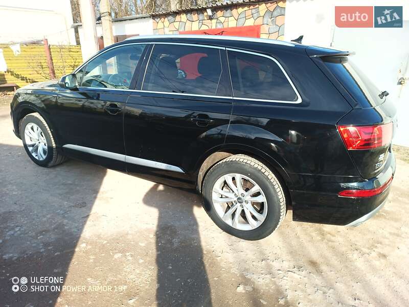 Позашляховик / Кросовер Audi Q7 2018 в Волочиську