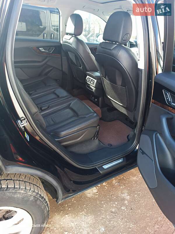 Позашляховик / Кросовер Audi Q7 2018 в Волочиську
