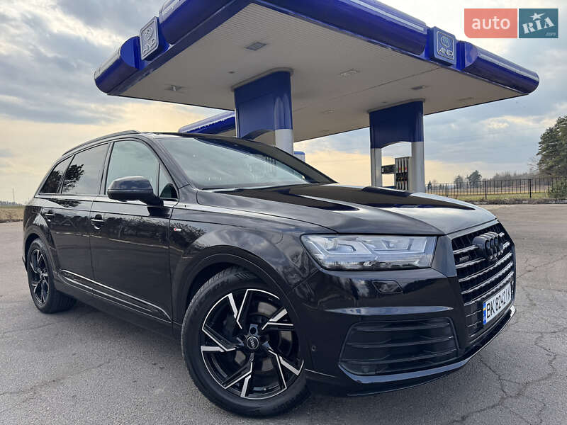 Внедорожник / Кроссовер Audi Q7 2015 в Дубно