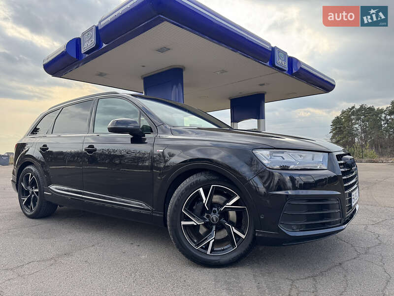 Внедорожник / Кроссовер Audi Q7 2015 в Дубно