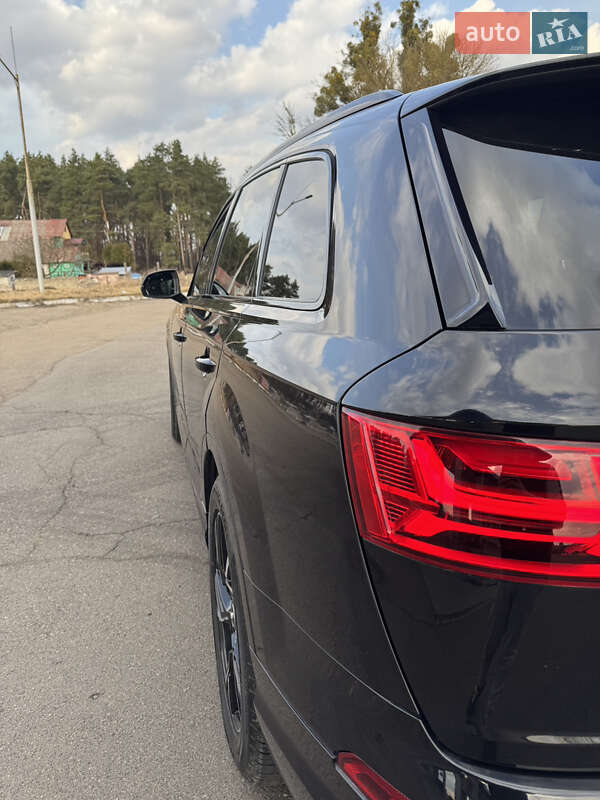 Внедорожник / Кроссовер Audi Q7 2015 в Дубно