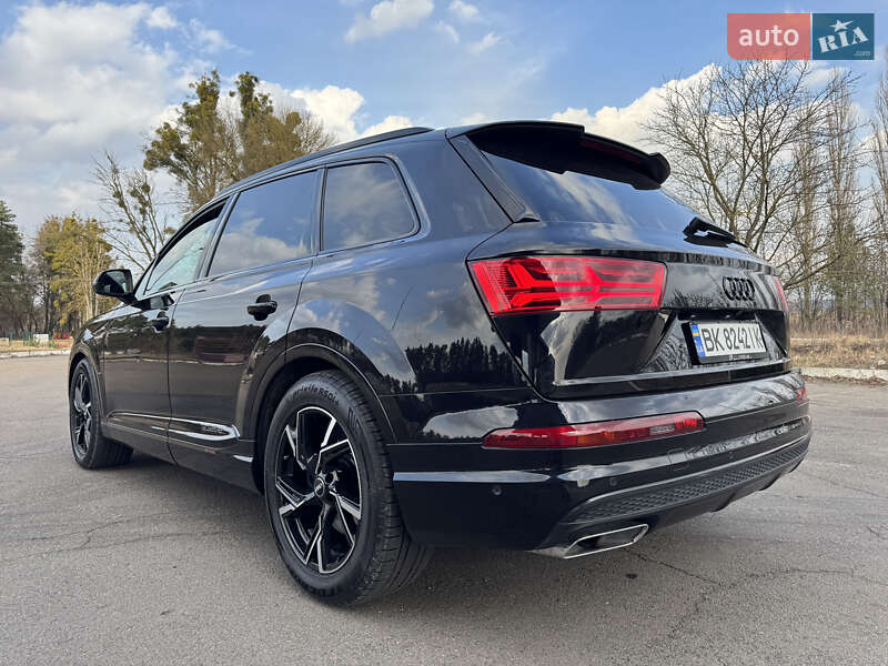 Внедорожник / Кроссовер Audi Q7 2015 в Дубно