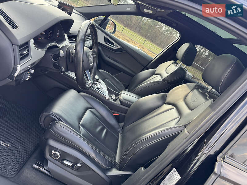 Внедорожник / Кроссовер Audi Q7 2015 в Дубно