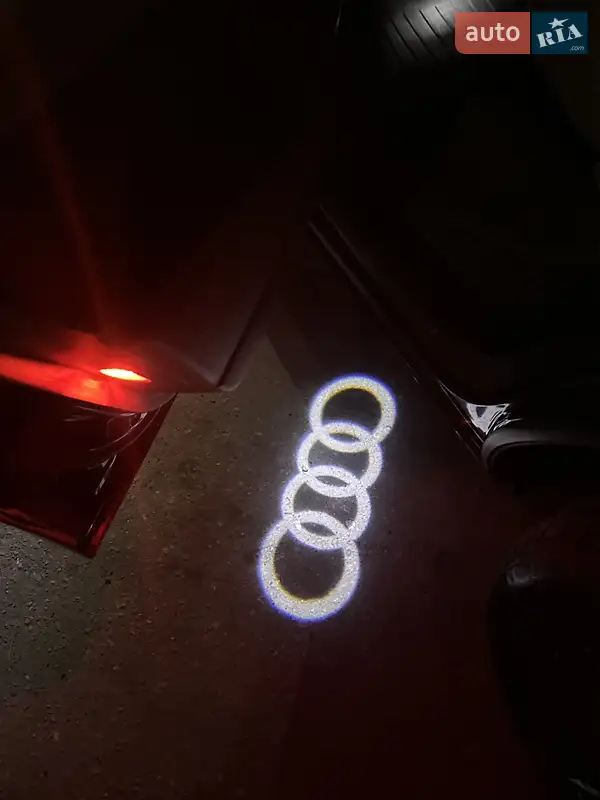 Внедорожник / Кроссовер Audi Q7 2011 в 