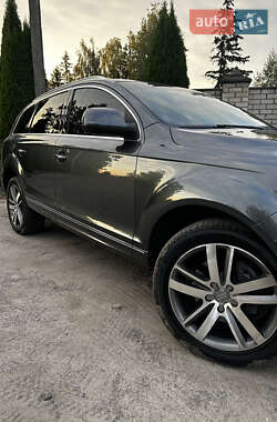Позашляховик / Кросовер Audi Q7 2015 в 