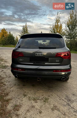 Позашляховик / Кросовер Audi Q7 2015 в 