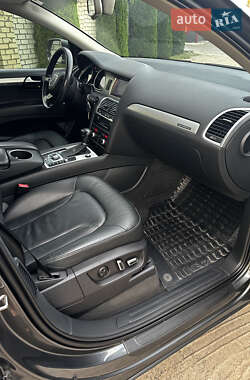 Позашляховик / Кросовер Audi Q7 2015 в 